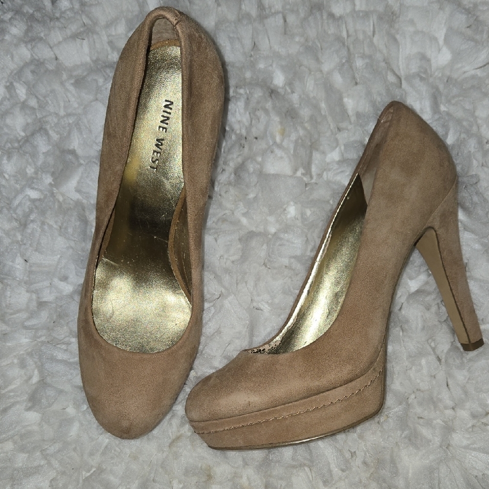 Nine West Nude Suede Leather Heels 1" Platform 4.75" Heel Round Toe Size 8M